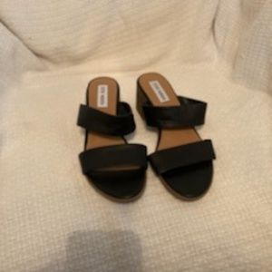 Steve Madden Black versatile sandals with two inch block heel